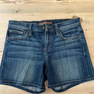 Joe’s jean shorts size 25